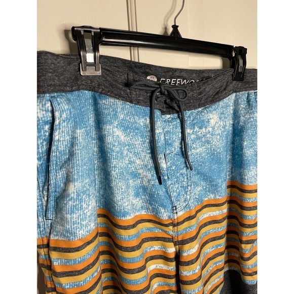 Freeworld Board Shorts Size 36 - Picture 3 of 5